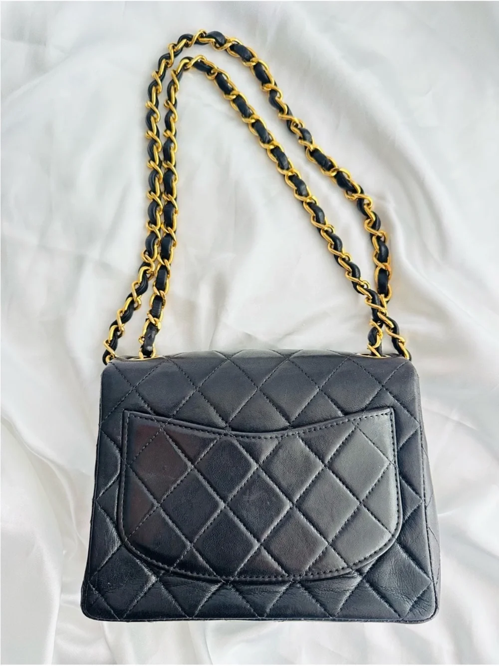 CHANEL Black Quilted Leather Crossbody Bag with Gold Hardware - Picture 5 of 14